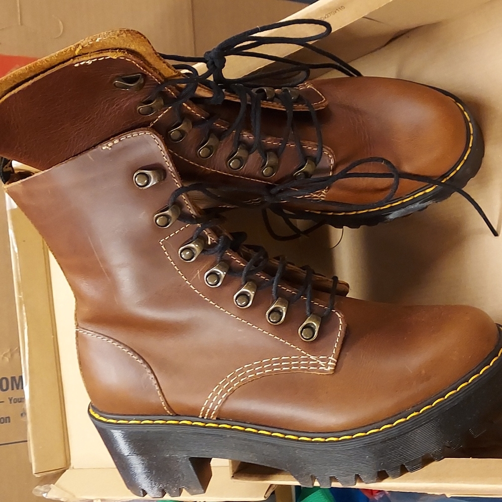 Dr. Martens Leona Butterscotch Boots 6UK/8US 👢